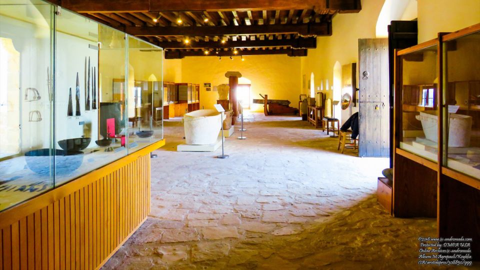 Η μία από τις δύο αίθουσες του μουσείου Παλαιπάφου στο χωριό Κούκλια της επαρχίας Πάφου