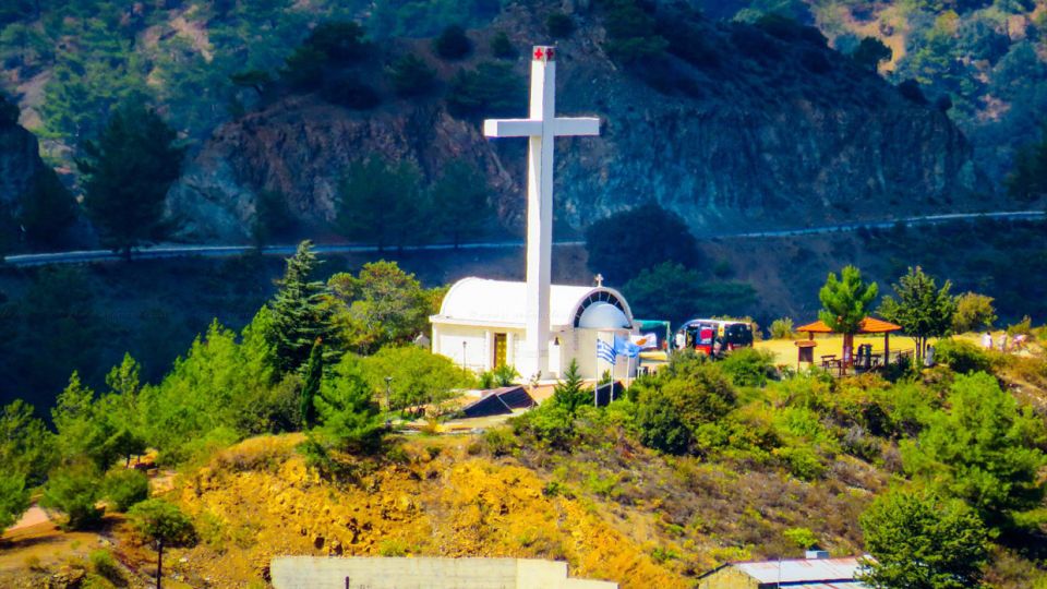 Το εξωκλήσι της Υψώσεως του Τιμίου Σταυρού στο χωριό Πεδουλάς της Μαραθάσας
