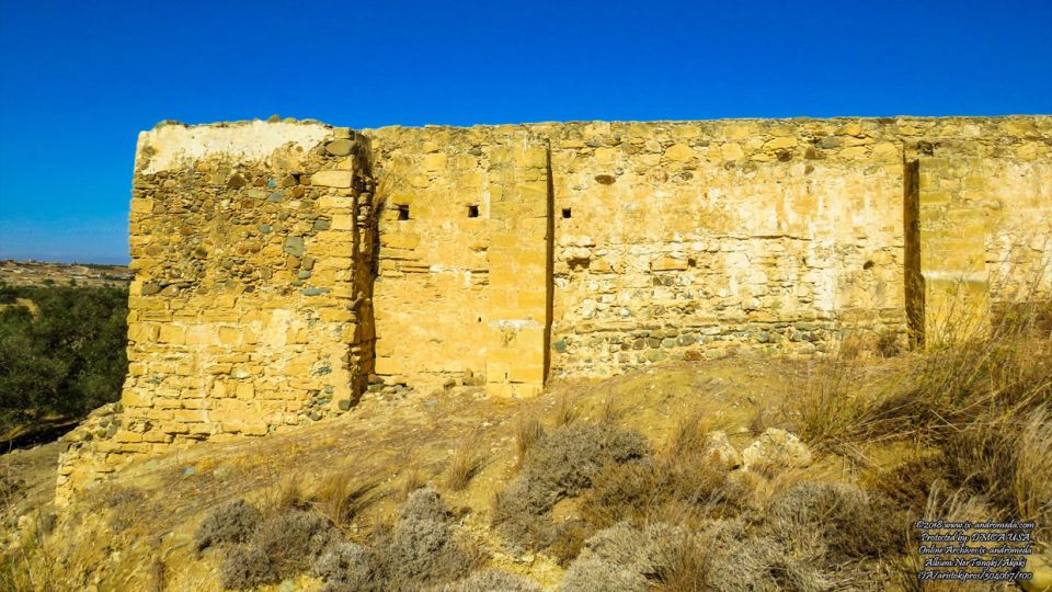 Ο Νερόμυλος του Τσίγκη βρίσκεται νότια από το χωριό Ακάκι, στην ανατολική όχθη του ποταμού